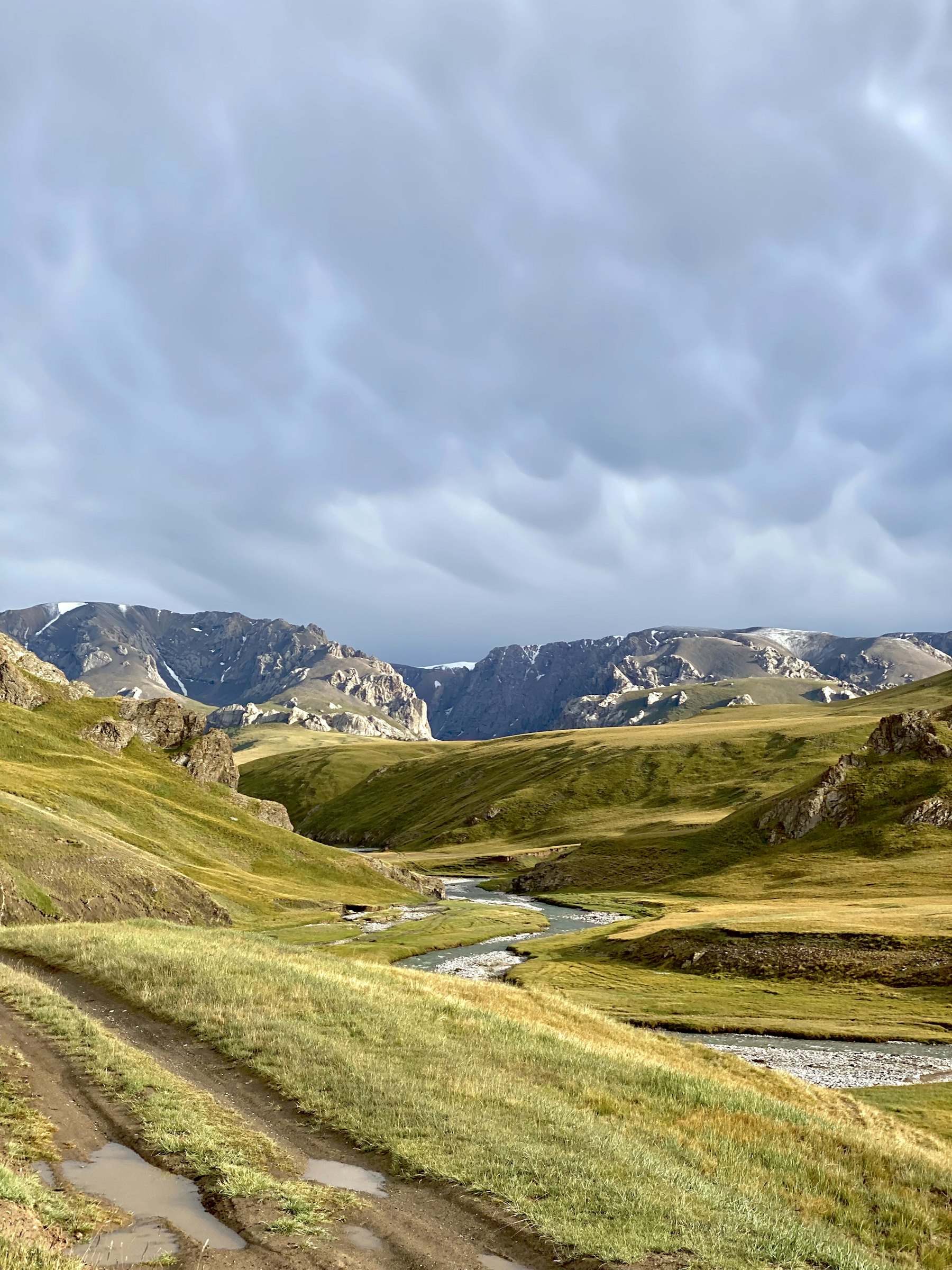 Dağ vadisi, Kırgızistan